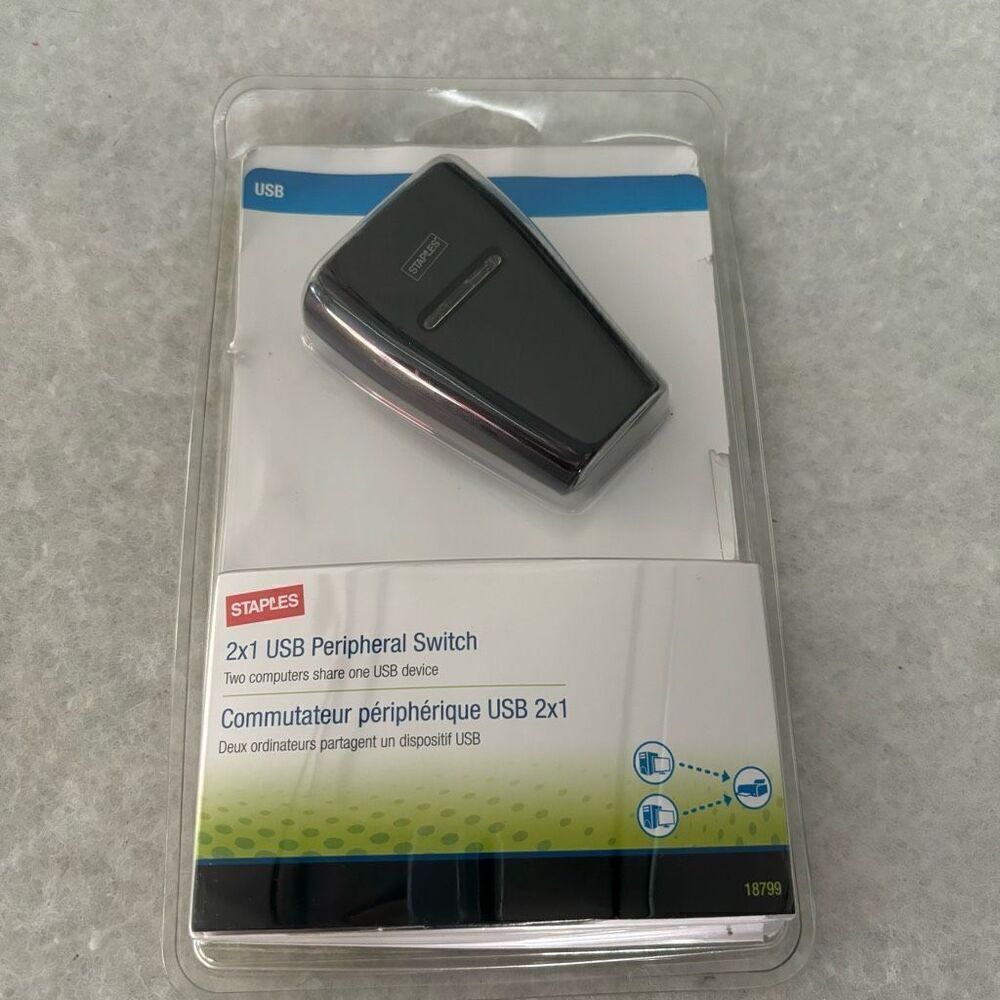 Staples 2x1 USB Peripheral Switch New-Open Box